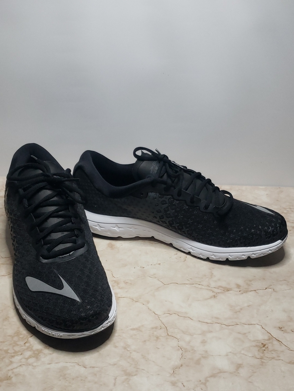 Brooks Men's Black Running Shoes 14